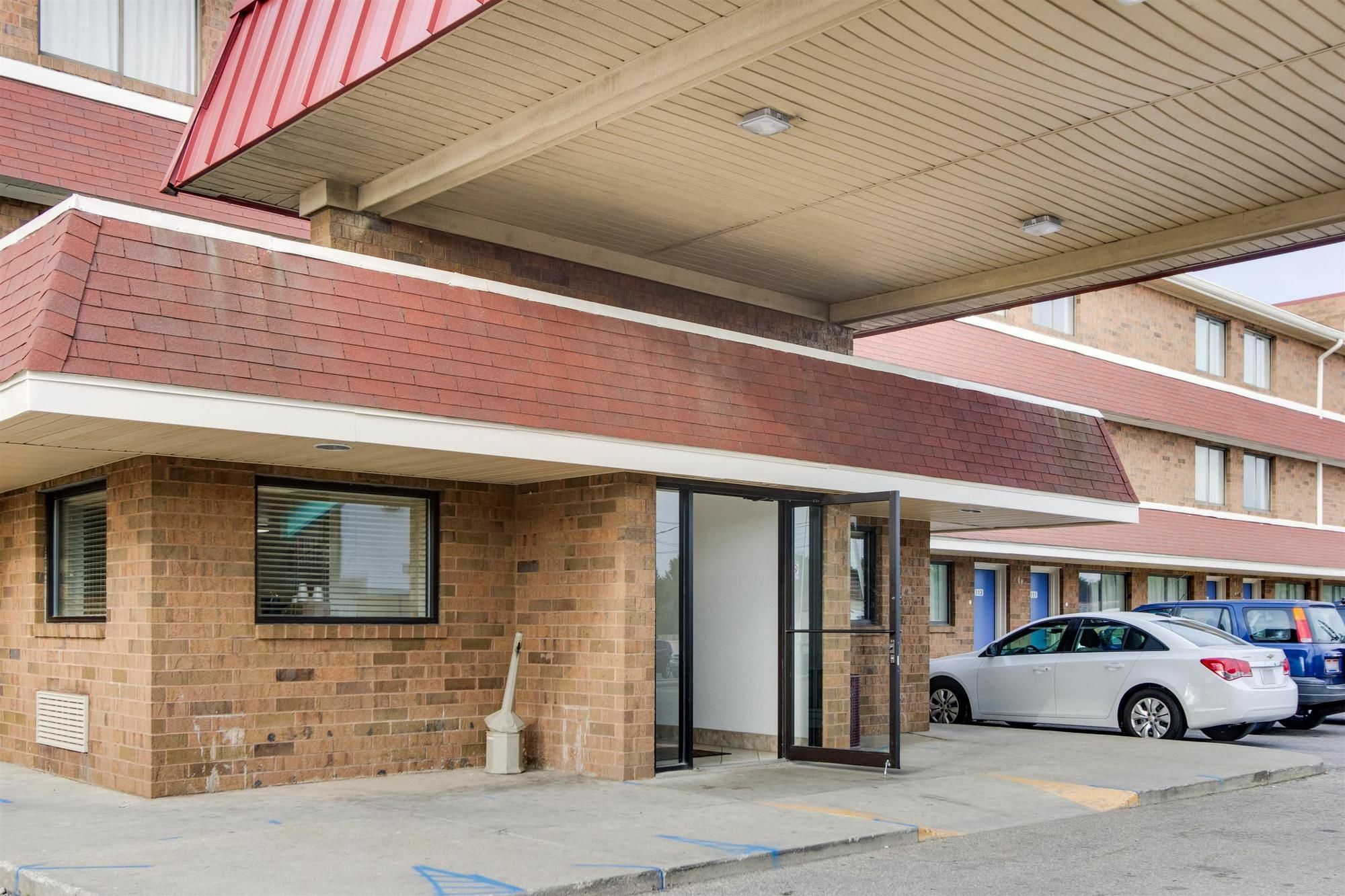 Red Roof Inn Plus+ Columbus - Worthington Exterior photo